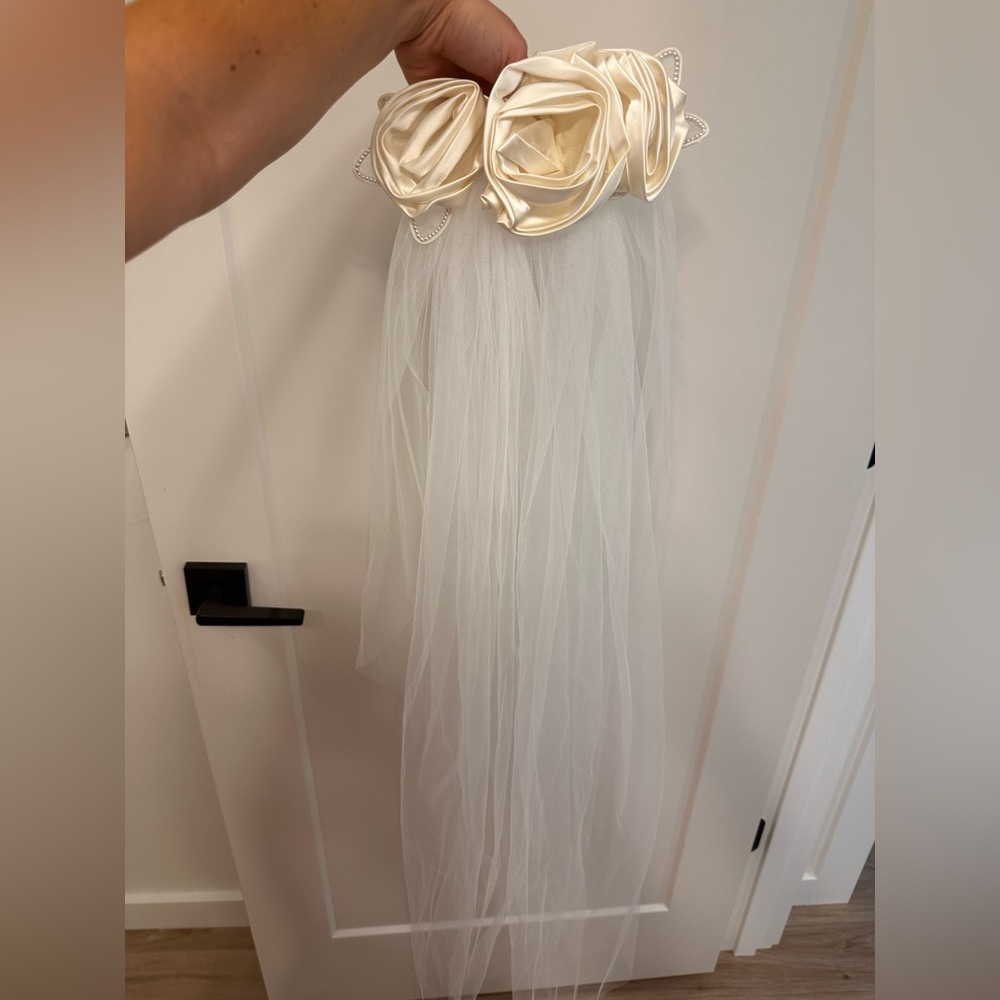 Vintage Christian Dior Wedding Veil - Picture 4 of 8